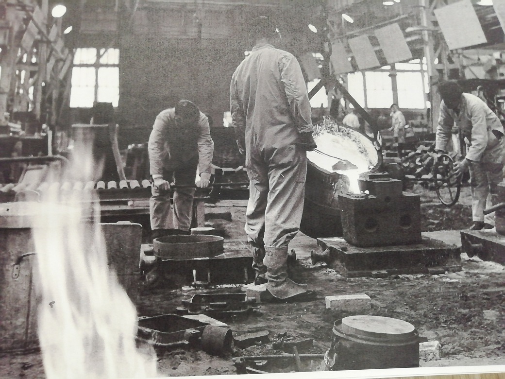 ‘What's in the bag?' As part of a series of Sparko sessions delivered in collaboration with the <a href="/DockyardChatham/">Dockyard Chatham</a> and @ageukmedway.

Join us for today's sessions at 3:30pm: "Investigate the tools and materials that have been used to construct ships over the years."