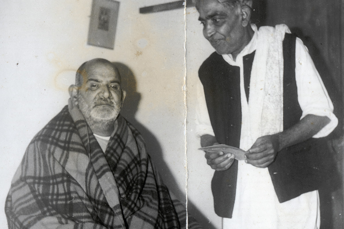 BabaRamDass's tweet photo. Neem Karoli Baba (Maharaji) Stories: Dada Mukerjee
The Master Gardener The words and apples and tea and silences and laughter were all washed in a continuous river of …
Read: https://t.co/JNtG5HVuE6
#ramdass #love #beherenow  #meditation #yoga #consciousness #mindfulness https://t.co/uaIlZQiNIB