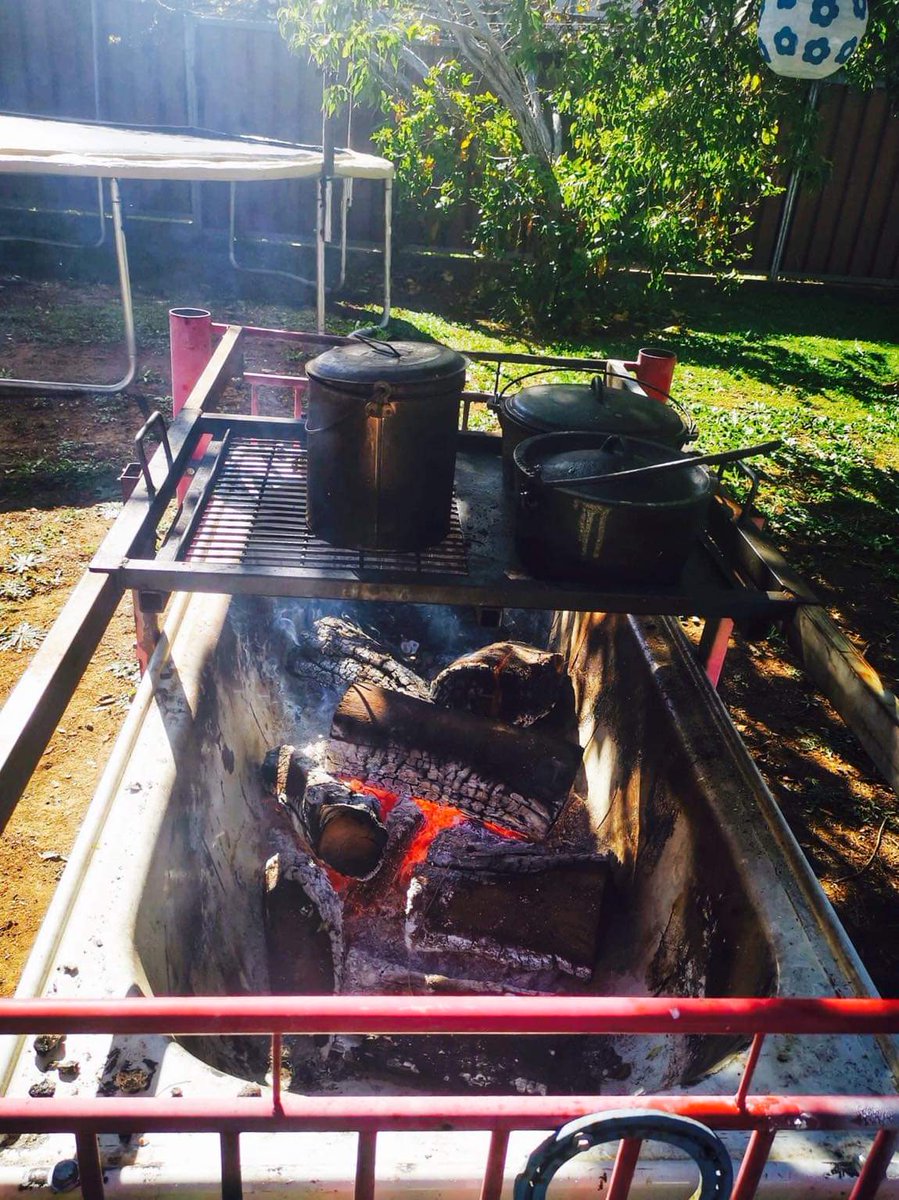 AmyCreighton123's tweet image. Feed anyone...My fire bucket's better then yours #firebucket #campoven