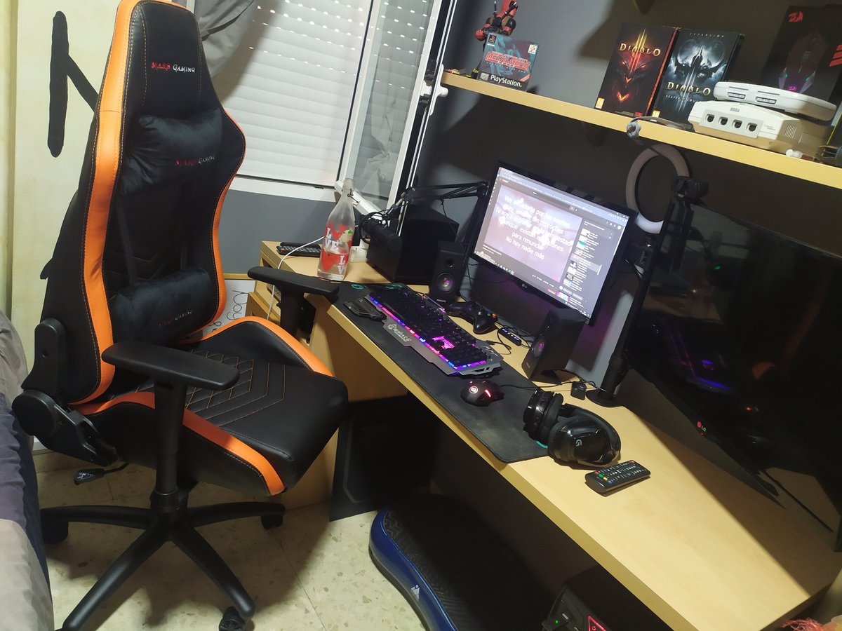 dexterbyxx's tweet photo. Poquito a poco va quedando bien :D 
Gracias a @MarsGaming_  por esta pedazo de silla la verdad que es muy cómoda! https://t.co/K1dJsyBqGs