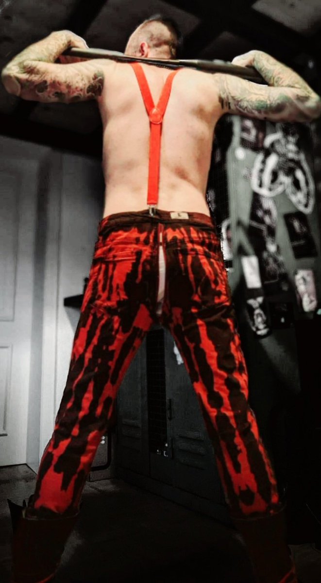 BoundBleachers's tweet photo. Be The Skin You Wanna Be In!
Fellig Frisky Like @puppy_name
Why not check out our Red Hankycode BoundBleachers now available with rear and full Zips
https://t.co/yLKLVCISIY
#kinky #fisky #fisting #redhankycode #rearzip #Fullzip
#bleachers #filthyPig #BoundBleachers #skinhead https://t.co/VxOk1VpvY2