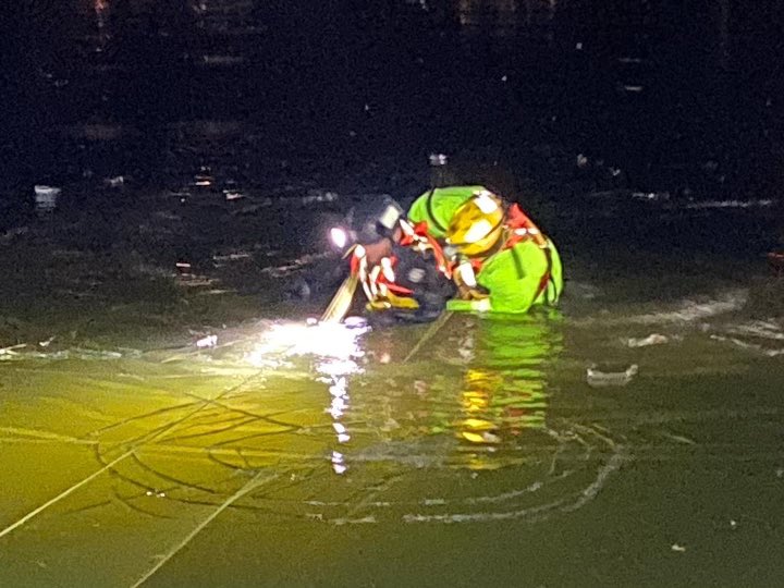 BenNalborczyk's tweet photo. It’s cold out, but the training doesn’t chill, members of our Dive and Swiftwater Team are out performing Ice Rescue practical evolutions while we have 🧊 https://t.co/zlGw5v6YX0