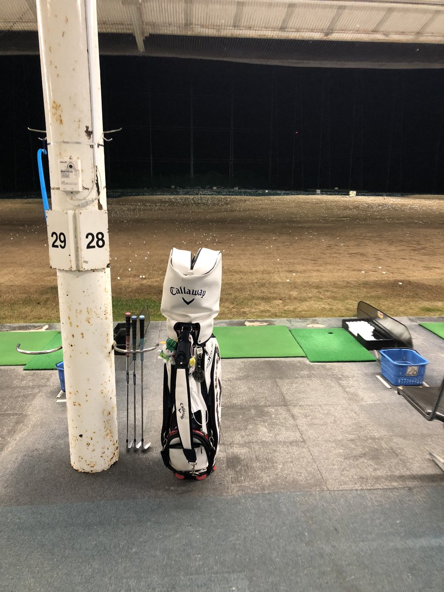REDS_piretti's tweet photo. ご飯を炊いてる合間に練習
こちら今年初です！
タバコの煙が流れて来るww
寒いのに相変わらず客多いね〜
準備体操後半分ぐらいの力感で
52°9鉄U3ドラひと籠打ち終了
#みのしまゴルフ練習場
#MP27 https://t.co/CE6TF5Mscj