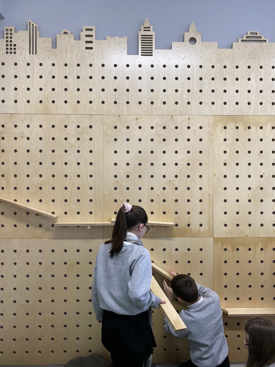 MurrayburnP's tweet image. What does team work look like today? Just a few of our learners using our agile learning wall. 🚗🚗🚗🚗 #learningspacedesign #pupilledlearning