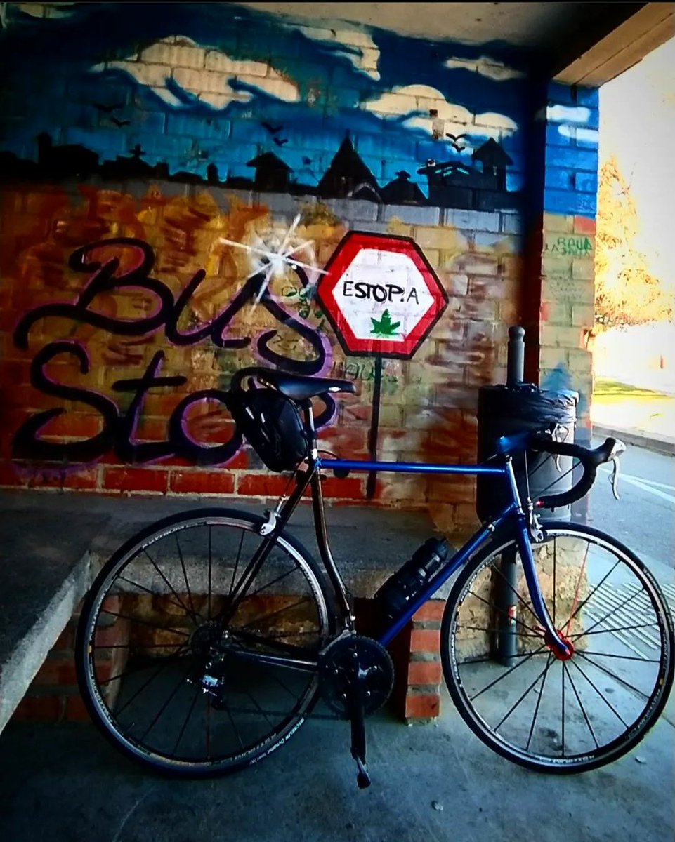 La pared pa'quien la pinte ✊🏽

<a href="/estopaoficial/">Estopa</a>