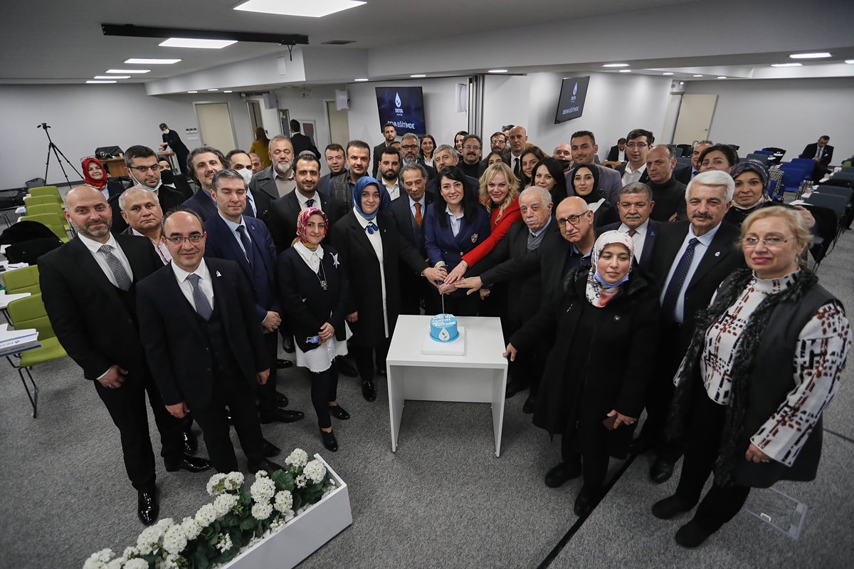 EssumAslan's tweet photo. 👉🏻Tüm Türkiye’deki Eğitim çalışma grubu başkanlarımızın katılımıyla gerçekleştirdiğimiz Eğitim Politikaları Teşkilat Toplantımızı gerçekleştirdik. https://t.co/feWunPs1df