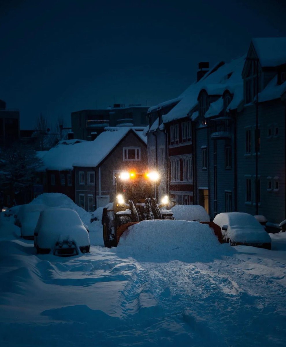 helifliMorten's tweet photo. Snow still keeps on…find your car time… https://t.co/zppkr8p8zL