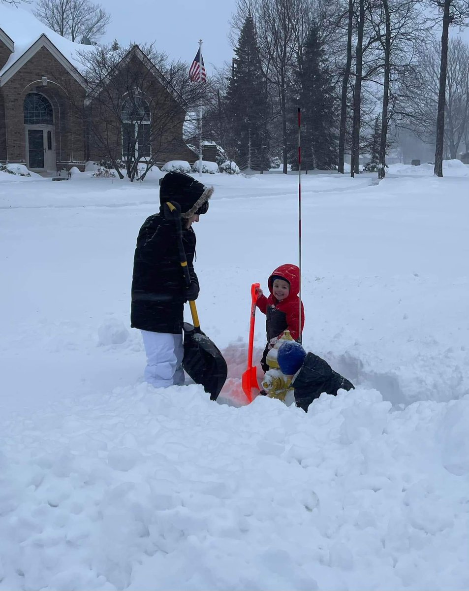 Great submissions from people in our community who made sure their fire hydrants were cleaned out after the snowfall yesterday.  

Fire doubles in size every 30 seconds. Taking several minutes locating &amp; clearing a hydrant during a fire puts everyone at risk.

Thanks again!