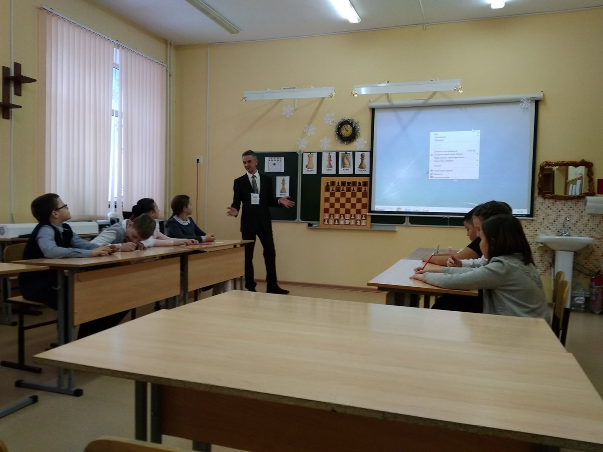 «ЦДО «Красноглинский» принимает участие в конкурсе «Сердце отдаю детям», который проводится в рамках национального проекта «Образование». «Красноглинский»  представляет педагог доп. образования Золотарев Александр Николаевич, который  второй год обучает детей игре в шахматы.