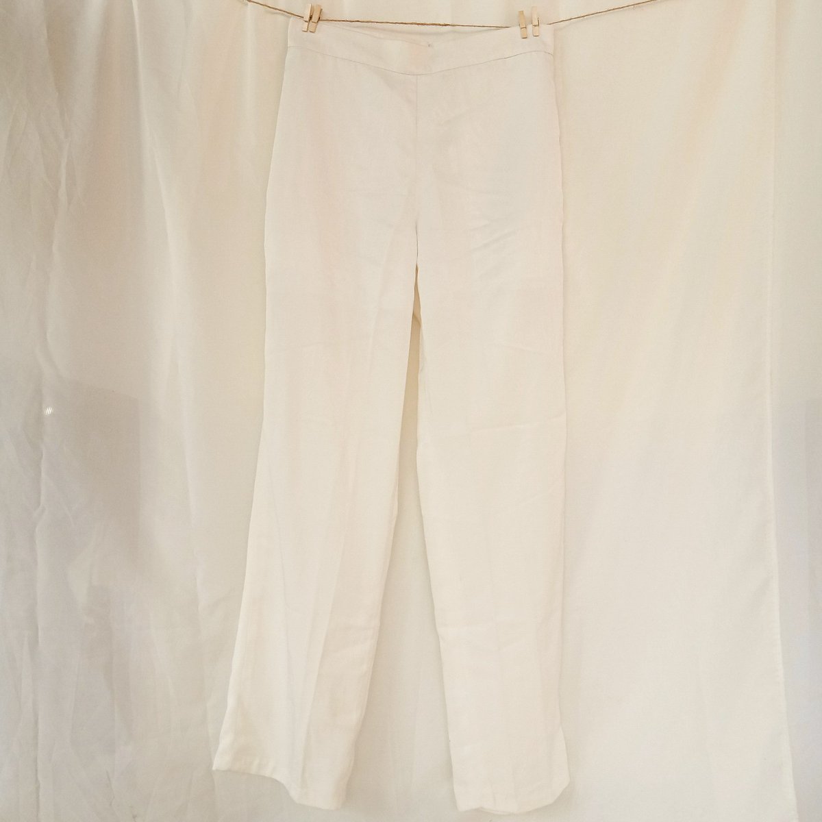cottoncIip's tweet photo. xylie pants
IDR 45k
ld: 72cm, lph: 58cm, p: 103cm

note: INI SUPER HIGHWAIST YA! Warna putih, cuma dia kaya celana putih pada umumnya yang gak ad furing jadi kalian harus pakai daleman. Or better paling aman pakai lagging. So pretty. 😭😍 https://t.co/EUMNjWubO4