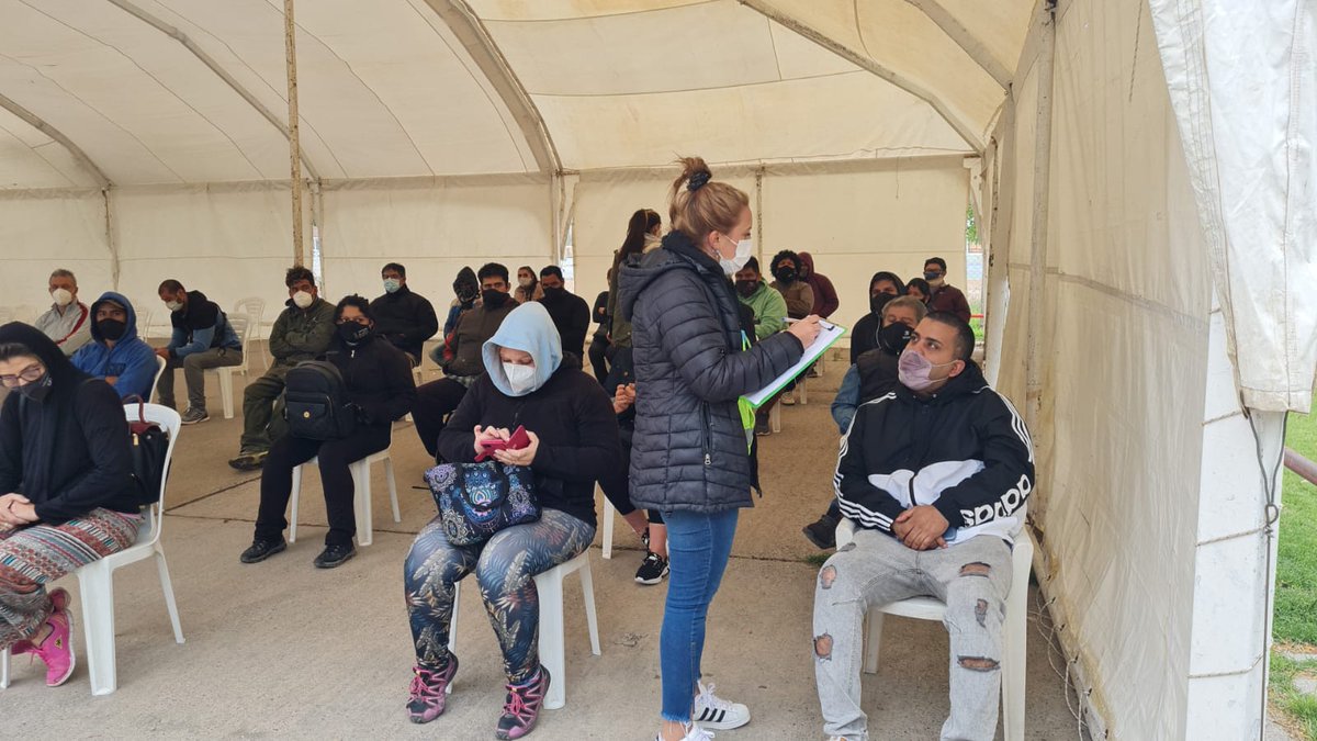 ElMPNesmasMPN's tweet photo. ¡#BuenMartes!🙌
Desde el inicio de la pandemia hace casi 2 años, trabajamos diariamente con los equipos de @NeuquenProv, en el #ProgramaDetectAR y Plan de Vacunación contra el Coronavirus. 💪
Si aún no te vacunaste, acercate a cualquiera de los dispositivos de #NeuquénCapital.💉 https://t.co/2Y6l82Ar7M