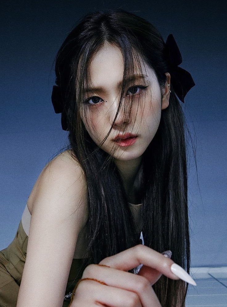 jisoosjpg's tweet photo. kim jisoo’s “THE” photo https://t.co/xC0qDGmtX1
