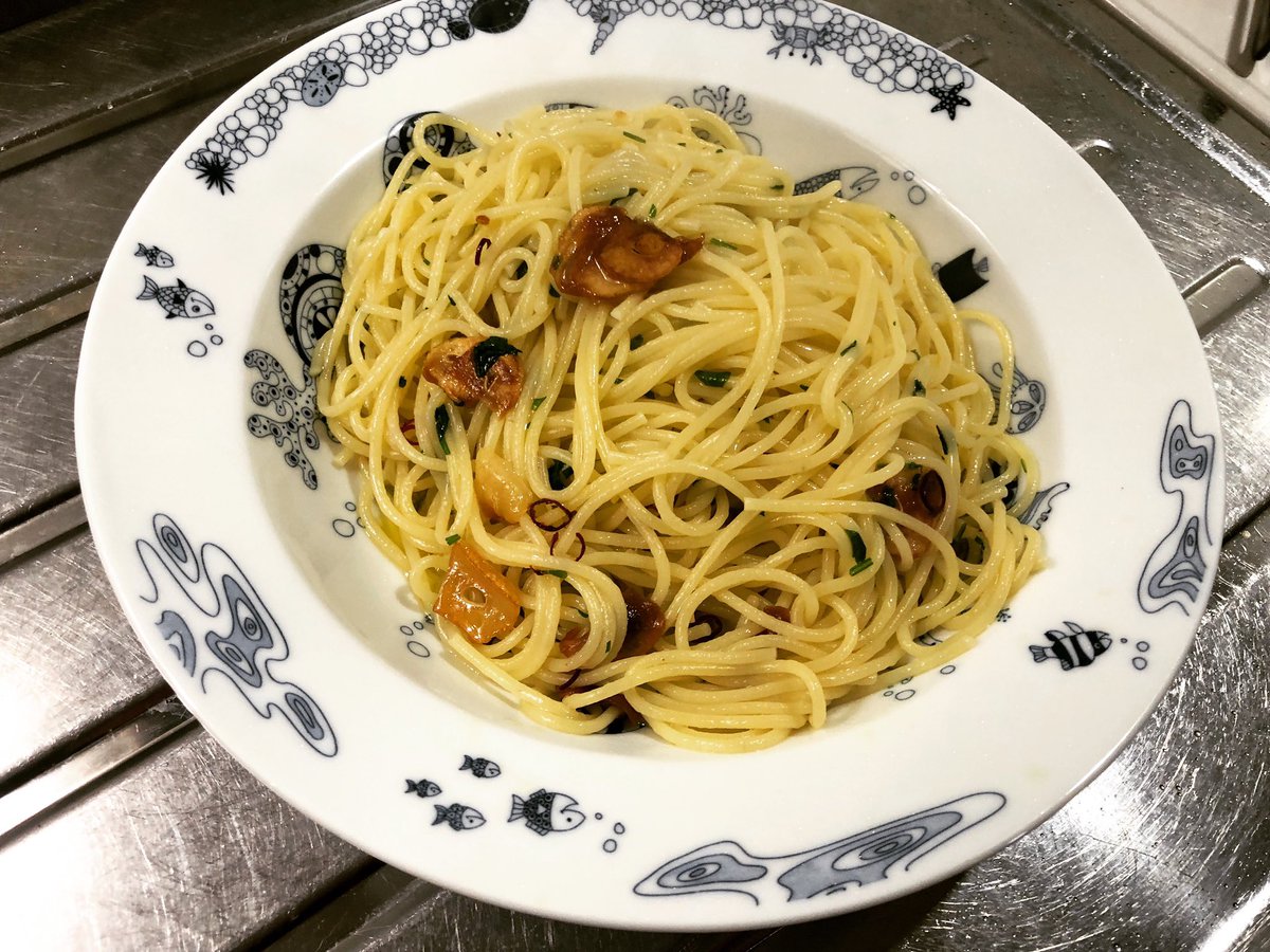 satsukitaroo's tweet photo. ペペロンチーノ試作1号🧄

#ご飯記録 #男子ごはん #イタリア料理  #料理好きな人と繋がりたい #ニンニク #パスタ #昼ごはん https://t.co/3Q4SMbIASK