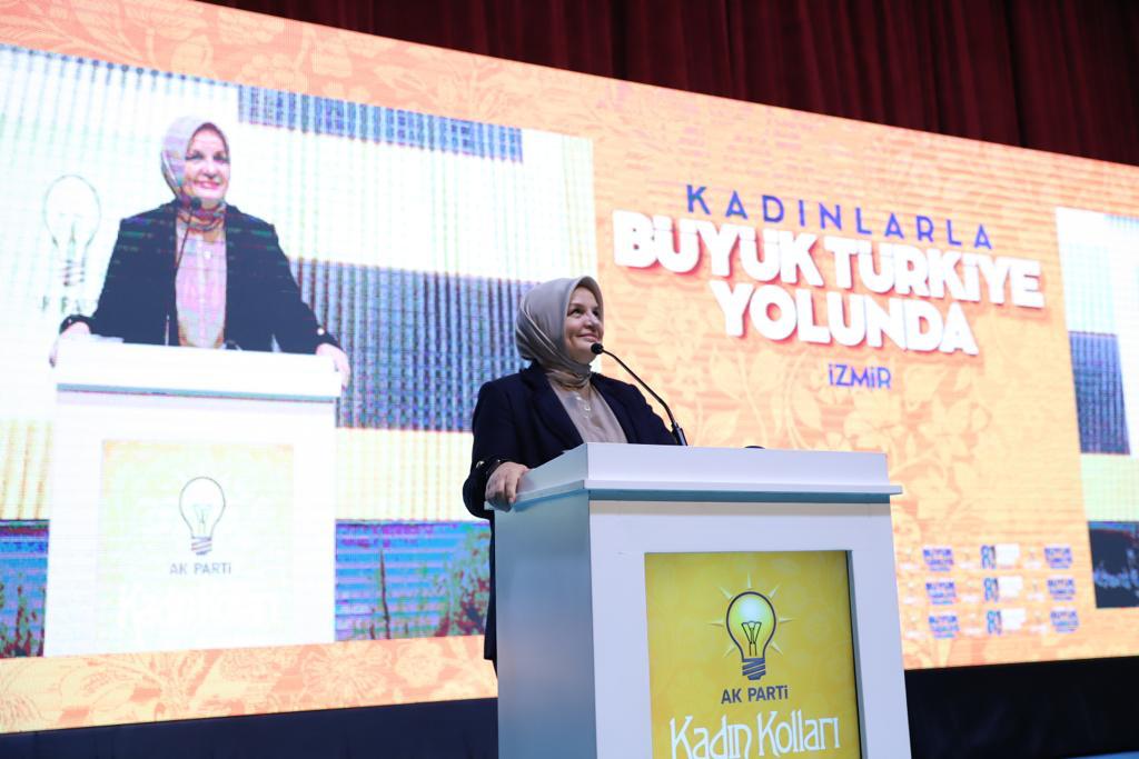 AKKADINGM's tweet photo. “Kadın Emeği Türkiye’nin İstikbali” buluşmalarımızın 41'inci durağı İzmir📍

Üretim çemberine emeğiyle dahil olmak isteyen kadınlar için buradayız. Devlet hibe, fon ve kredilerini, girişimci kadınların başarı öyküleriyle anlatıyoruz. @Akkadinizmir

#KadınlarlaBüyükTürkiyeYolunda https://t.co/dnKu5EEIAP