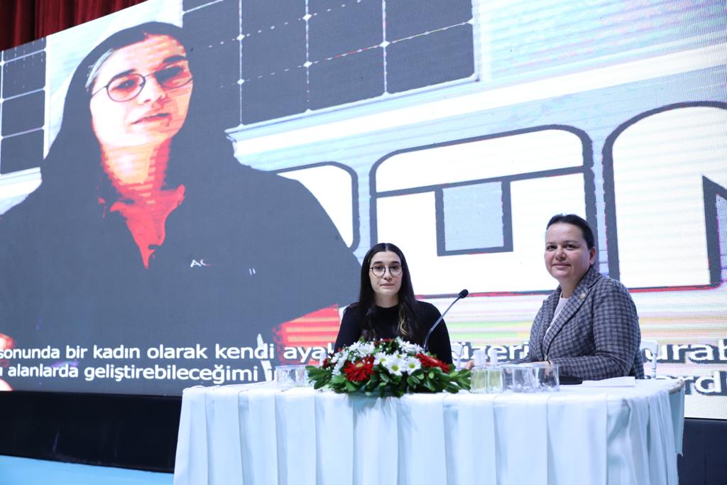 AKKADINGM's tweet photo. “Kadın Emeği Türkiye’nin İstikbali” buluşmalarımızın 41'inci durağı İzmir📍

Üretim çemberine emeğiyle dahil olmak isteyen kadınlar için buradayız. Devlet hibe, fon ve kredilerini, girişimci kadınların başarı öyküleriyle anlatıyoruz. @Akkadinizmir

#KadınlarlaBüyükTürkiyeYolunda https://t.co/dnKu5EEIAP