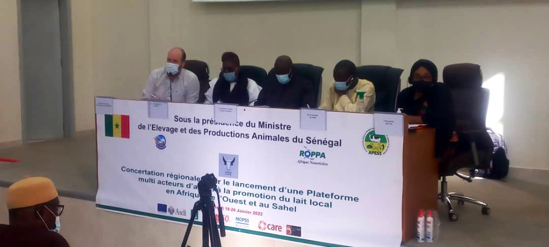 humundi_ong's tweet photo. Toujours au côté de la campagne Mon lait est local, SOS Faim participe aujourd’hui à la concrétisation de la stratégie de l’offensive lait régionale @ecowas_cedeao en soutien à @apessafrique @roppainfo @rbm_maroobe #nexportonspasnosproblemes #monlaitestlocal https://t.co/IsZqZAsq29