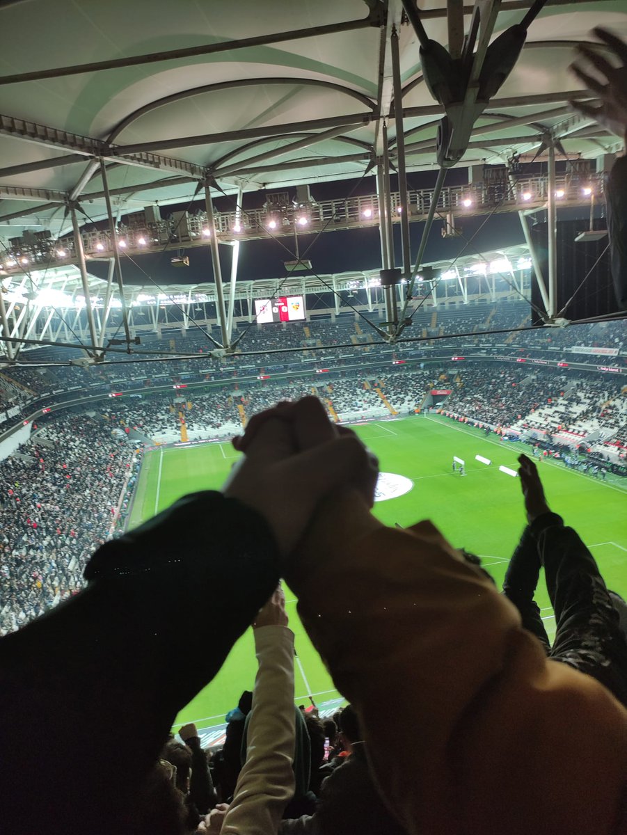 Tek kare, iki tane evim... <a href="/blackwhitednz/">Deniz</a> 🖤<a href="/Besiktas/">Beşiktaş JK</a> 🤍