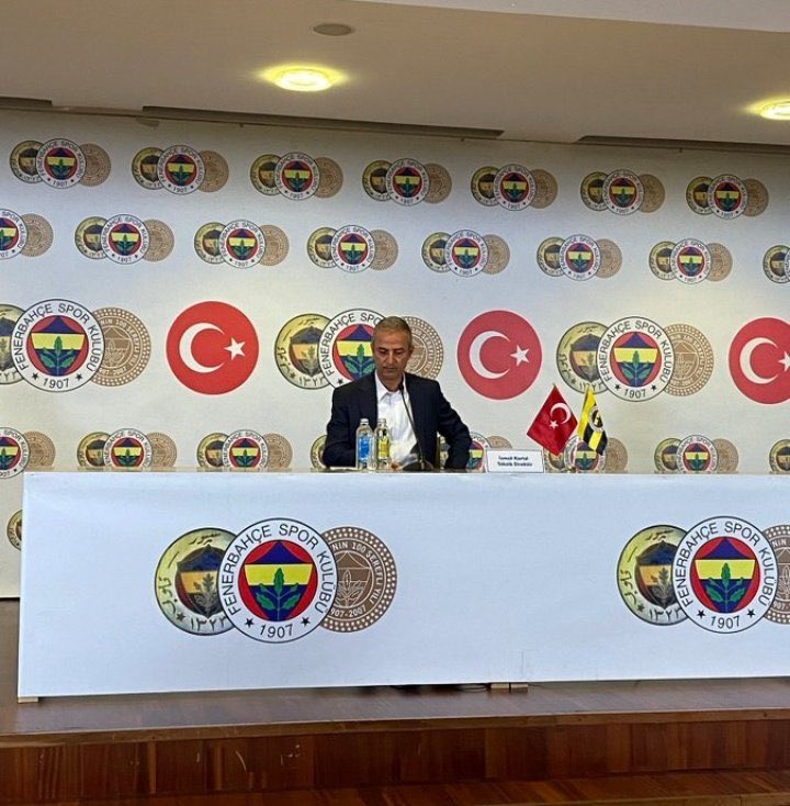 Allah kimseyi Ismail Kartal yalnizligiyla sinamasin… Herseyi gectim ayip ayip... Fenerbahcenin nasil yonetilemediginin nasil basi bos birakildiginin fotografidir iste bu. #AliKocİstifa