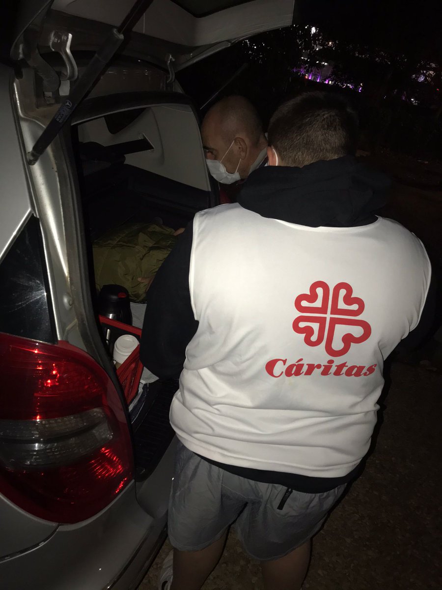 #campañadefrío
⚠️Ante la previsión de alerta amarilla por frío para los próximos días,  el equipo de calle de Cáritas Gandia atenderá con mantas y café caliente a las personas que viven en la calle o en infraviviendas.

caritasgandia.org/2022/01/18/ate…