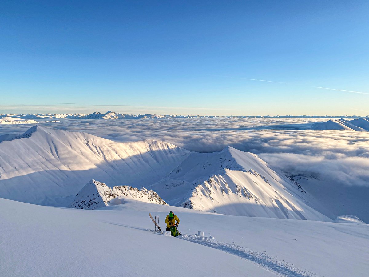 LastFrontHeli's tweet photo. We've had some gorgeous days lately. Check out our daily ski reports: https://t.co/ir8egU7LlW | Photos: Andre Ike, Giles Anderson, Cliff Umpleby &amp; Bram Whillock | #heliski #heliskiing #skiBC https://t.co/1iXvZC89BX