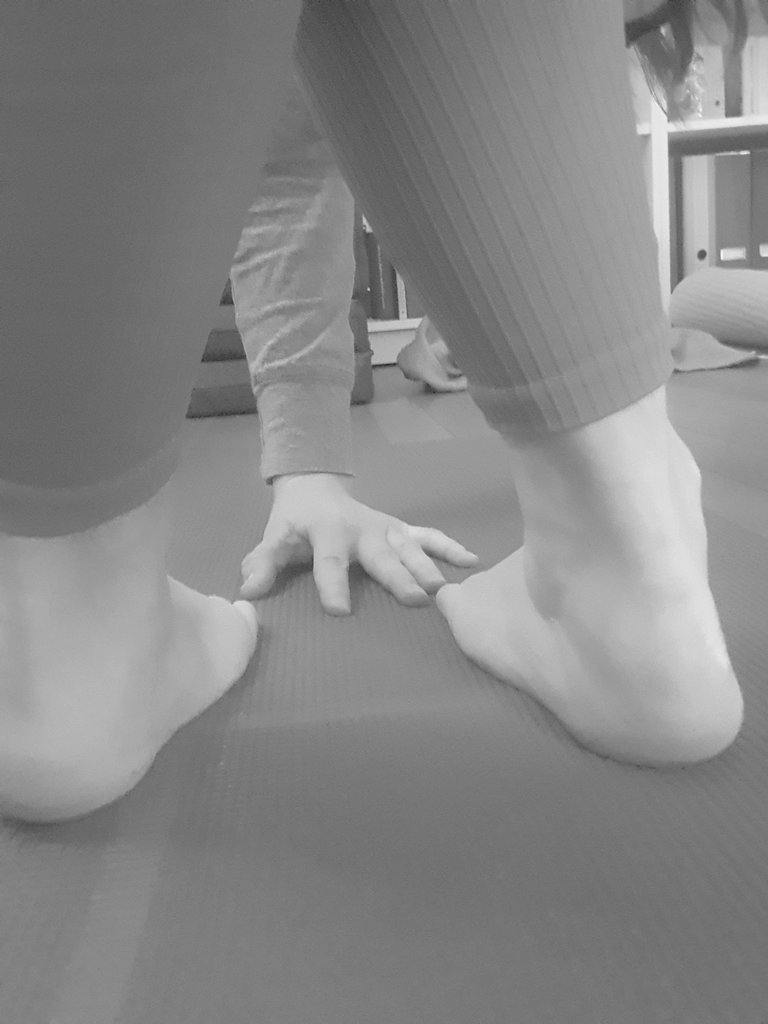 La_MorenaSerena's tweet photo. Time to yoga. #yoga #eveningflow https://t.co/Q8h1ywNz8N