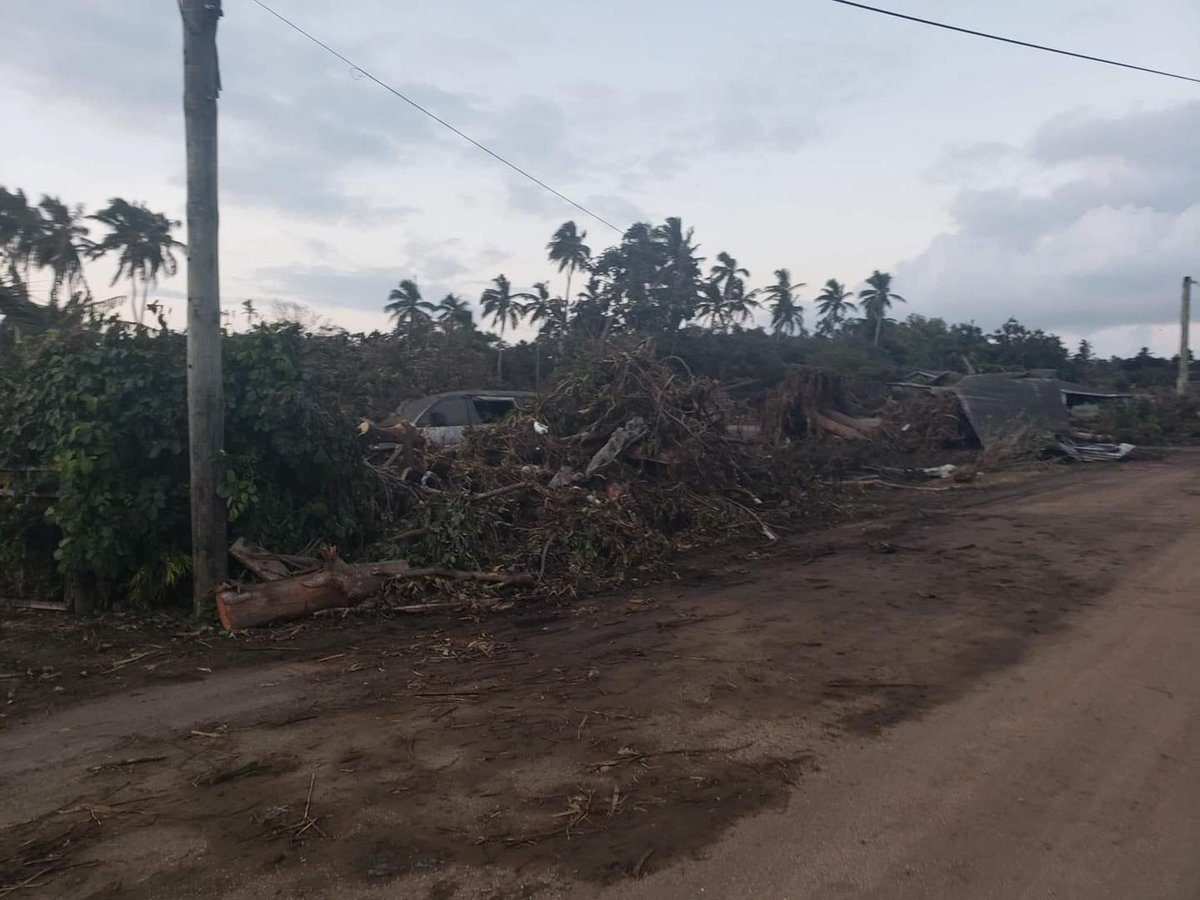 JoLatuSanft's tweet photo. #Disaster scenes from Kanokupolu village in #Tonga, on the western side of the main island Tongatapu. Photos via My Tongan - Online Community on FB. 
#Tongaeruption #tongatsunami #TongaVolcano #TongaVolcanoEruption https://t.co/fGalWb9CD3