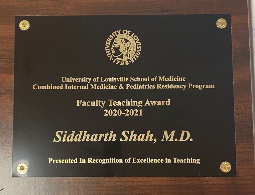 sid_393's tweet photo. I am honored to receive the faculty teaching award from UofL’s Combined Internal Medicine and Pediatrics Residency Program.

Heartfelt thanks to super-smart residents of the program. You did great during the nephrology electives. 

🙏🙏🙏

⁦@UofLPeds⁩ https://t.co/QisOjtXkCy
