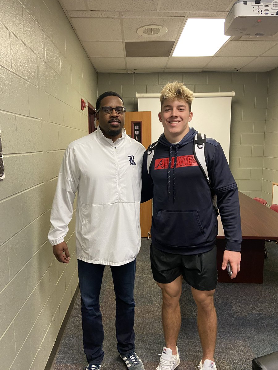 wjalexander04's tweet image. Had a great time talking with @Coachblsmith!
@RiceFootball @CoachMartin_18 @CoachChilds_MHS @ChaseHargis