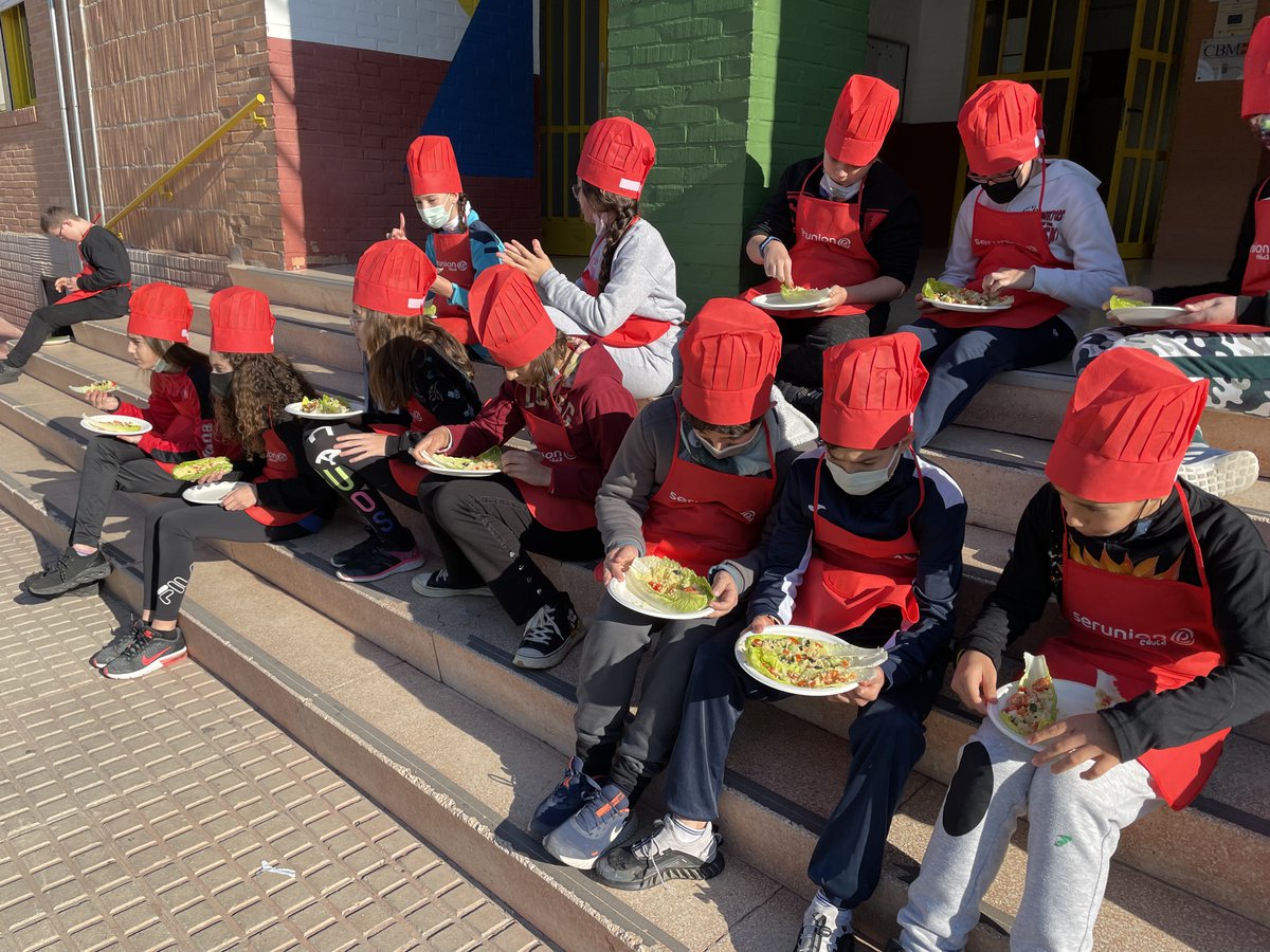 Mañana fascinante en el Colegio de FÁTIMA <a href="/micoledefatima/">micoledefatima</a> de Molina de Segura, con otra de las charlas-taller de la FEM con niños de 11-12 años. En este caso con Mireia Ruiz, cocinera, educadora y exconcursante de Masterchef. Y una vez más, cocinaron verduras, ¡y se las comieron¡