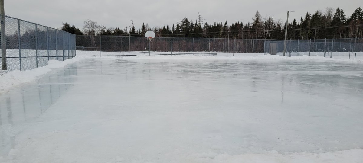VLGNewMaryland's tweet image. Very pleased to announce that the outdoor rink in Athletic Park is now OPEN! Please remember this is a shared ice surface (skaters / hockey players) and be mindful of physical distancing with those not in your bubble. There are dusk to dawn lights for evening skating. ENJOY! - MS