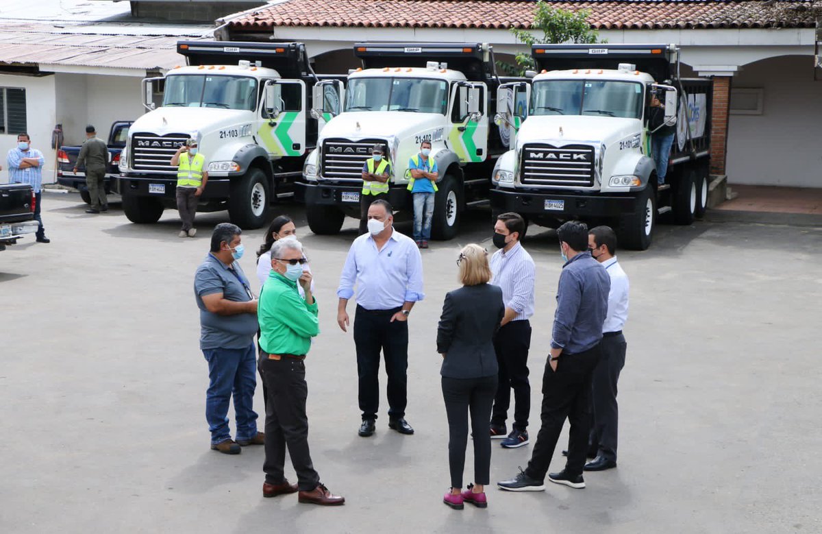 armandocalisps's tweet photo. Seguimos trabajando juntos por el desarrollo de #SanPedroSula y hoy #Martes junto a mi equipo e integrantes de la comisión de transición municipal entrante iniciamos visitas oficiales a oficinas municipales según lo programado, dando a conocer los procesos operativos @MuniSPS0501 https://t.co/bPZ3ZBz3Hx