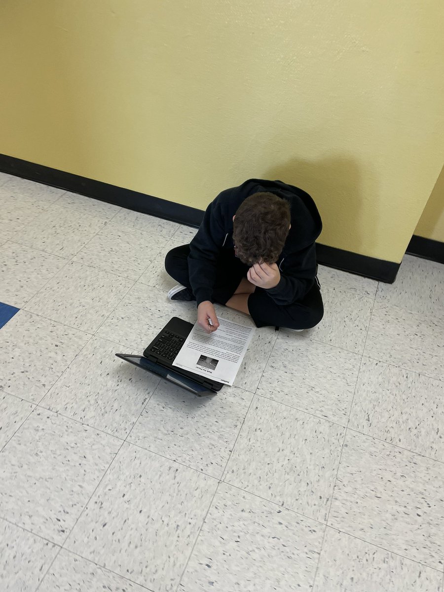 MrsLizzyOgle's tweet photo. @5thwithFergen did a WONDERFUL fluency activity with her Ss today! Ss listened to her fluently read a passage, practiced it on their own, and then recorded themselves on @Flipgrid to listen to themselves. Next they identified two action steps to improve upon. @OttBearCubs https://t.co/ujak3QUF2N