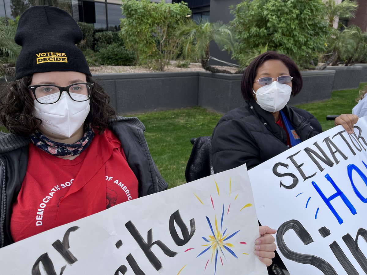 UNITEHERE11AZ's tweet image. DAY 5: AZ Hunger strikers gather at Sen. Sinema's PHX office as fellow hunger strikers in DC just got arrested in DC. We are putting our bodies on the line to tell the Senate how urgently we need voting rights legislation.

#FreedomtoVote #WorkerPower #Hungerstrike4democracy