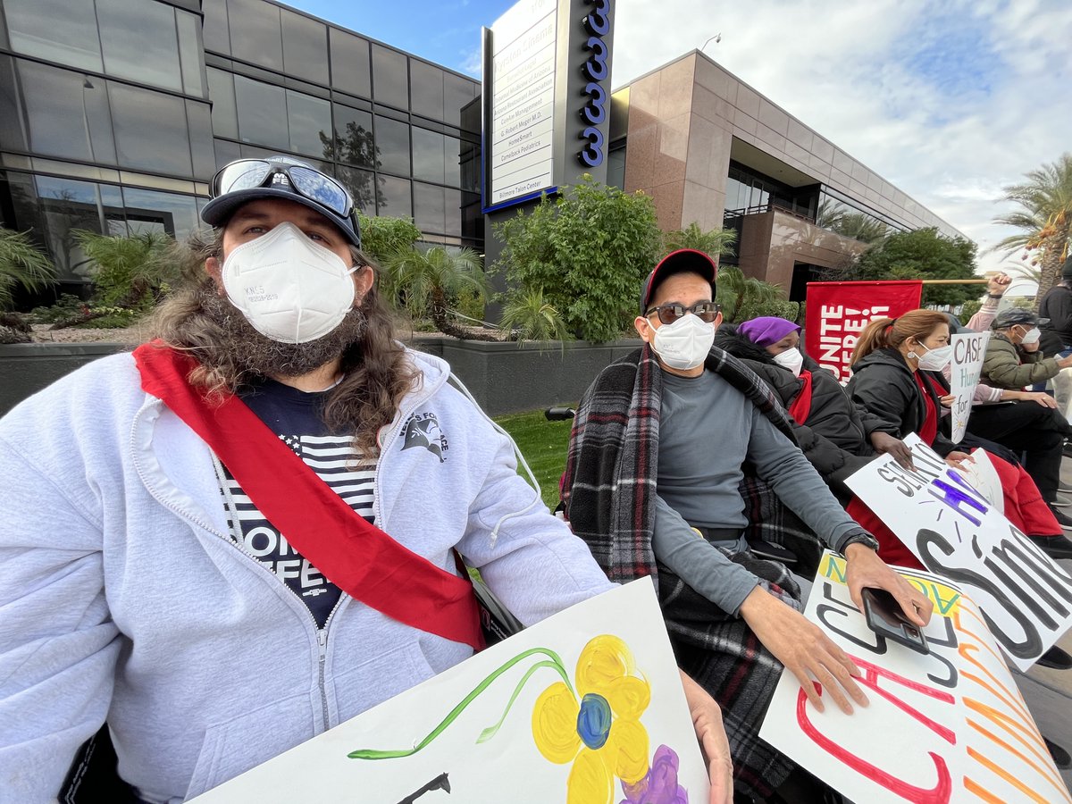UNITEHERE11AZ's tweet image. DAY 5: AZ Hunger strikers gather at Sen. Sinema's PHX office as fellow hunger strikers in DC just got arrested in DC. We are putting our bodies on the line to tell the Senate how urgently we need voting rights legislation.

#FreedomtoVote #WorkerPower #Hungerstrike4democracy