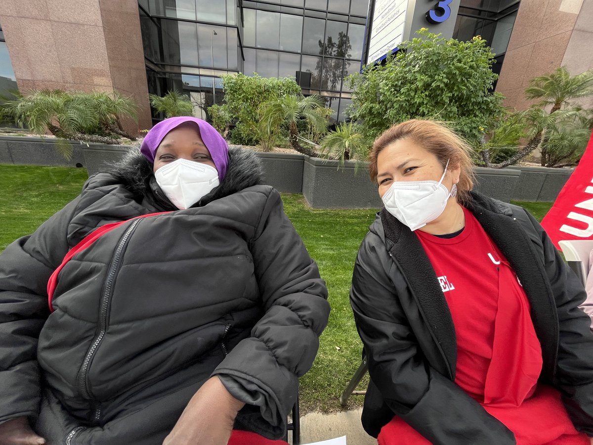 DAY 5: AZ Hunger strikers gather at Sen. Sinema's PHX office as fellow hunger strikers in DC just got arrested in DC. We are putting our bodies on the line to tell the Senate how urgently we need voting rights legislation.

#FreedomtoVote #WorkerPower #Hungerstrike4democracy