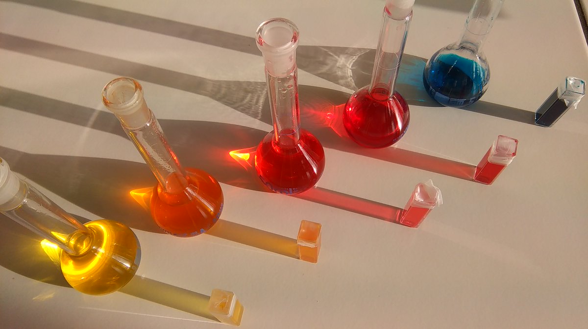 BiotechSens89's tweet photo. Découverte de la #colorimetrie en 1ère #STL et premiers tracés de spectres d'#absorption 🌈! #Biotechnologies #socolourful #rainbow https://t.co/CsK99x77WX