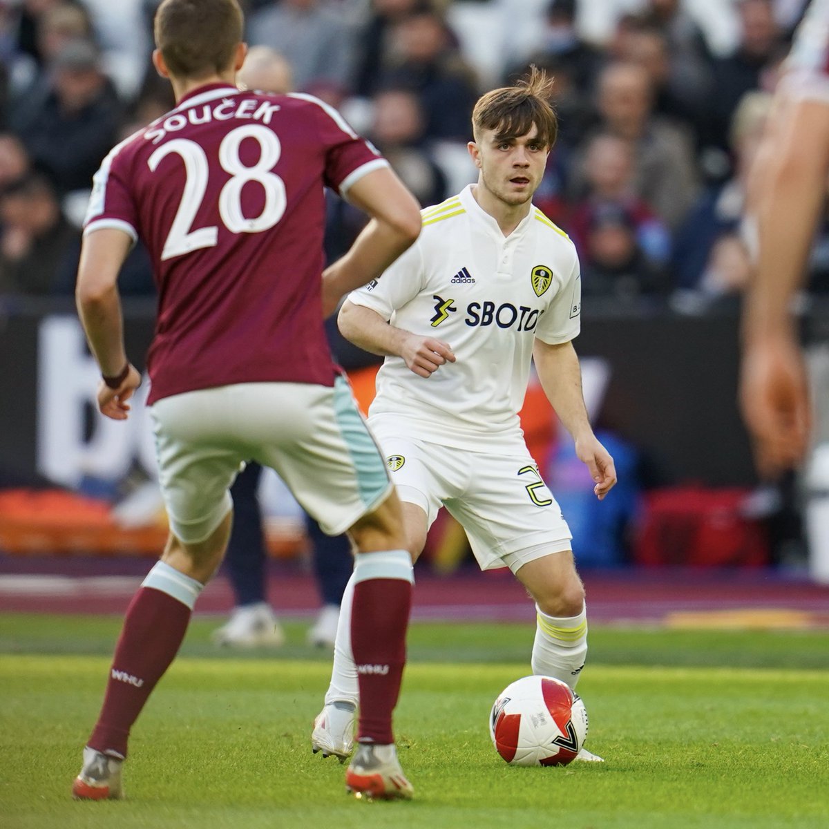 AllThingsLeeds1's tweet photo. STAT 📈 | #LUFC are the first team in Premier League history to hand debuts to eight teenagers in a single season. https://t.co/f2DyXFfvEf