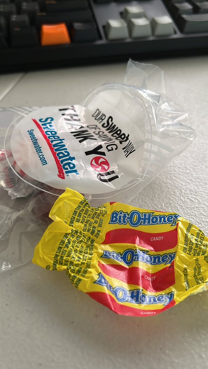 Polansky_666's tweet photo. @RiffsAndBeards we are on the same team, bit-o-honey is the law.  Thanks to @SweetwaterSound great costumer experience. https://t.co/pcyW35xvfh