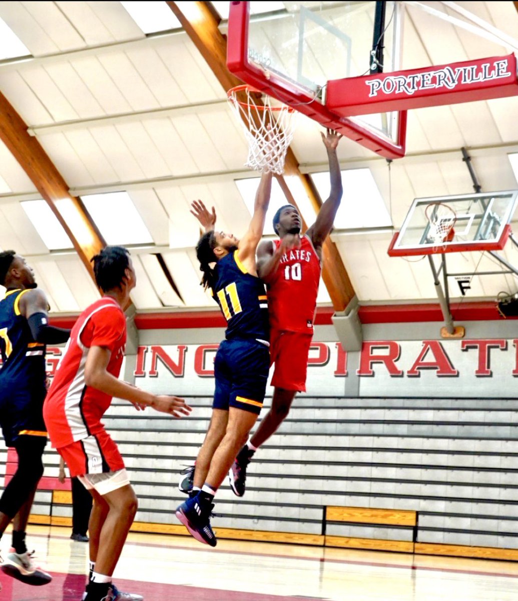 🚨ATT: 4 Yr. Coaches🚨

Name: Julio Phipps 6’5 175
Hometown: Bronx,NY

✅ Freshman: 3 Year Qualifier  
✅ 3.6 GPA
📊10PPG 7RPG (67% FG)

Film available on SYNERGY: 
High IQ strong athletic wing w. SUPER high motor. Great court vision, playmaking abilities. Zero maintenance!