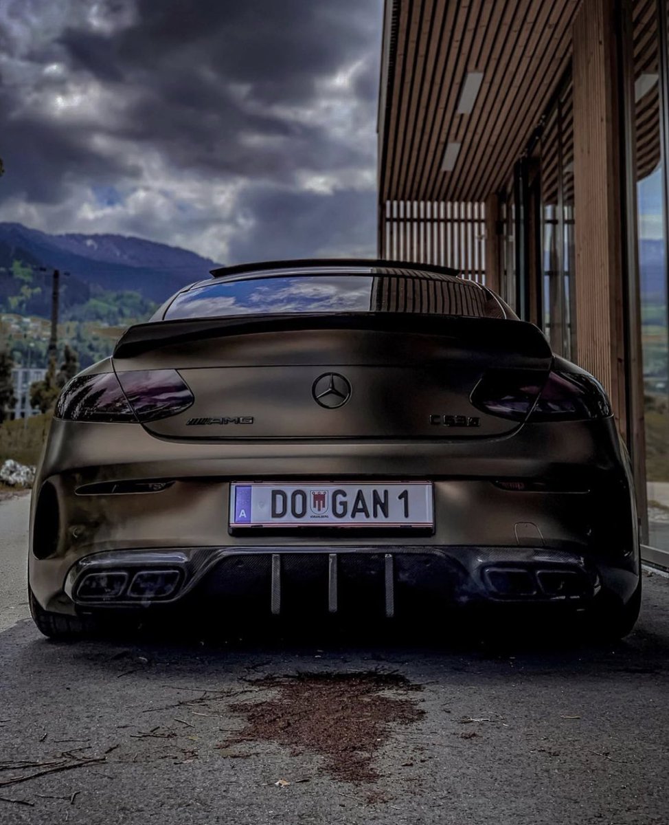 Luxury_WorId's tweet photo. C63s AMG 🤩 https://t.co/iWmhPdqoGA