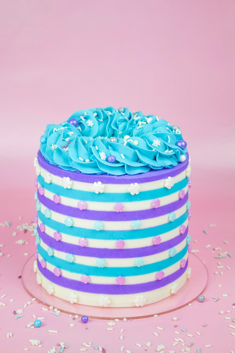 Sweets_Treats's tweet photo. Loving this winter themed stripe cake complete with our Snow Queen sprinkles and Snowflake candies. How pretty are these colors together?! ❄️
#ShopSweetsandTreats #sprinkles #wintercake #frozencake #frozenparty
SNOW QUEEN SPRINKLES: https://t.co/lx1MpccGVn https://t.co/VjuammY4Q4