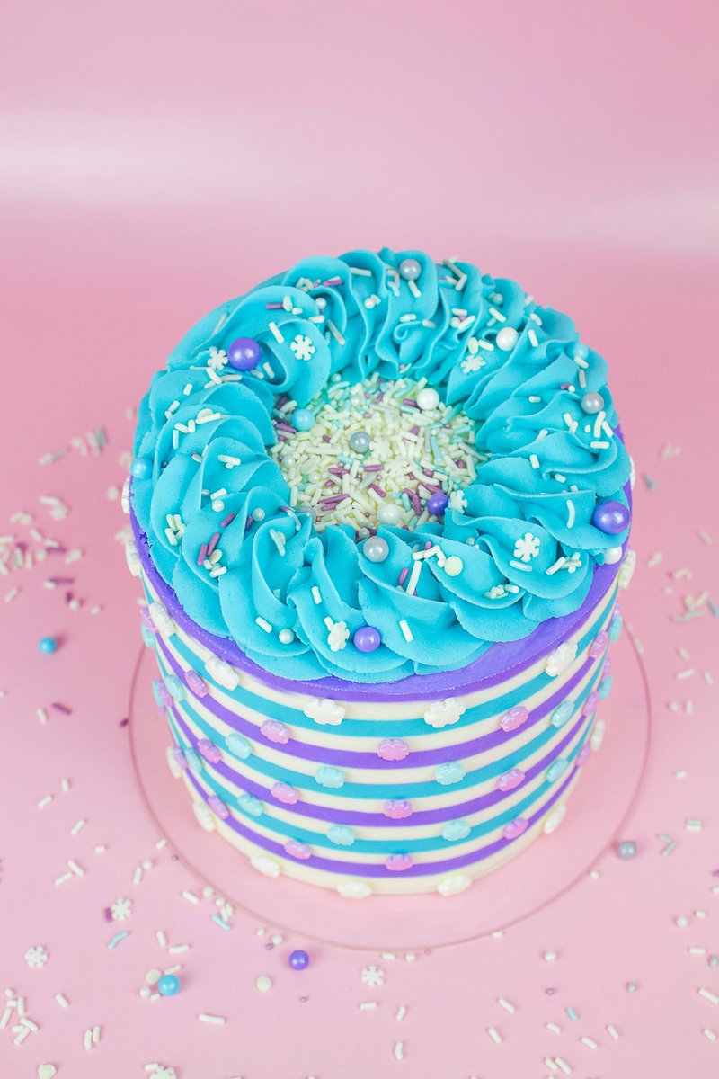 Sweets_Treats's tweet photo. Loving this winter themed stripe cake complete with our Snow Queen sprinkles and Snowflake candies. How pretty are these colors together?! ❄️
#ShopSweetsandTreats #sprinkles #wintercake #frozencake #frozenparty
SNOW QUEEN SPRINKLES: https://t.co/lx1MpccGVn https://t.co/VjuammY4Q4