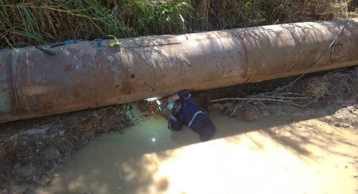 IngcannataCL's tweet photo. Enmarcados en el Plan Cero Fugas instruido por el Ministro @RMarcoTorres, la fuerza trabajadora de la UTTA #Aragua, @Hidrocentro2011 y la alcaldía de Ribas, culminan las labores de excavacion e inician la soldadura de fugas en la aduccion #SRC, línea San Joaquin - La Victoria. https://t.co/HHusFMdWAh