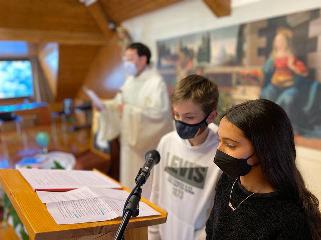 SantErmengol's tweet photo. Durant el mes de gener, els centres educatius #SFU celebrem la festa de la seva fundadora Anna Maria Janer. Avui hem fet la celebració de la Paraula per a Infantil i Primària i l’Eucaristia per l'alumnat de Secundària presidides per Mossèn Pepe Chisvert.
#AMJ22 #AMJ2022 https://t.co/6uhYrp7uTH