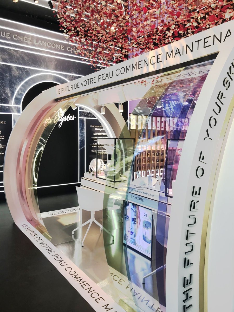 Masterphygital's tweet photo. Quand le digital apporte une expérience du futur aux clients 🚀 le cas de la boutique Lancôme des Champs Elysées @LancomeFR #phygital #retail #cosmetics #TransfoNum #MBADMB
 
Credit photos : Olivia Faivre (LinkedIn) https://t.co/nncGWJBqwt
