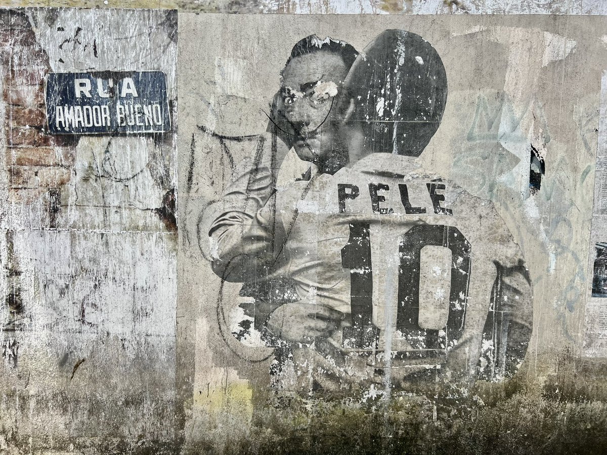 LydiaABlack's tweet photo. Santos - you had me at Pelé and Dali! #Santos #SaoPaulo #pele #dali #Mural #Futbol #art Wall Art by: Brazilian artist Luis Bueno https://t.co/2wve1B9TRQ