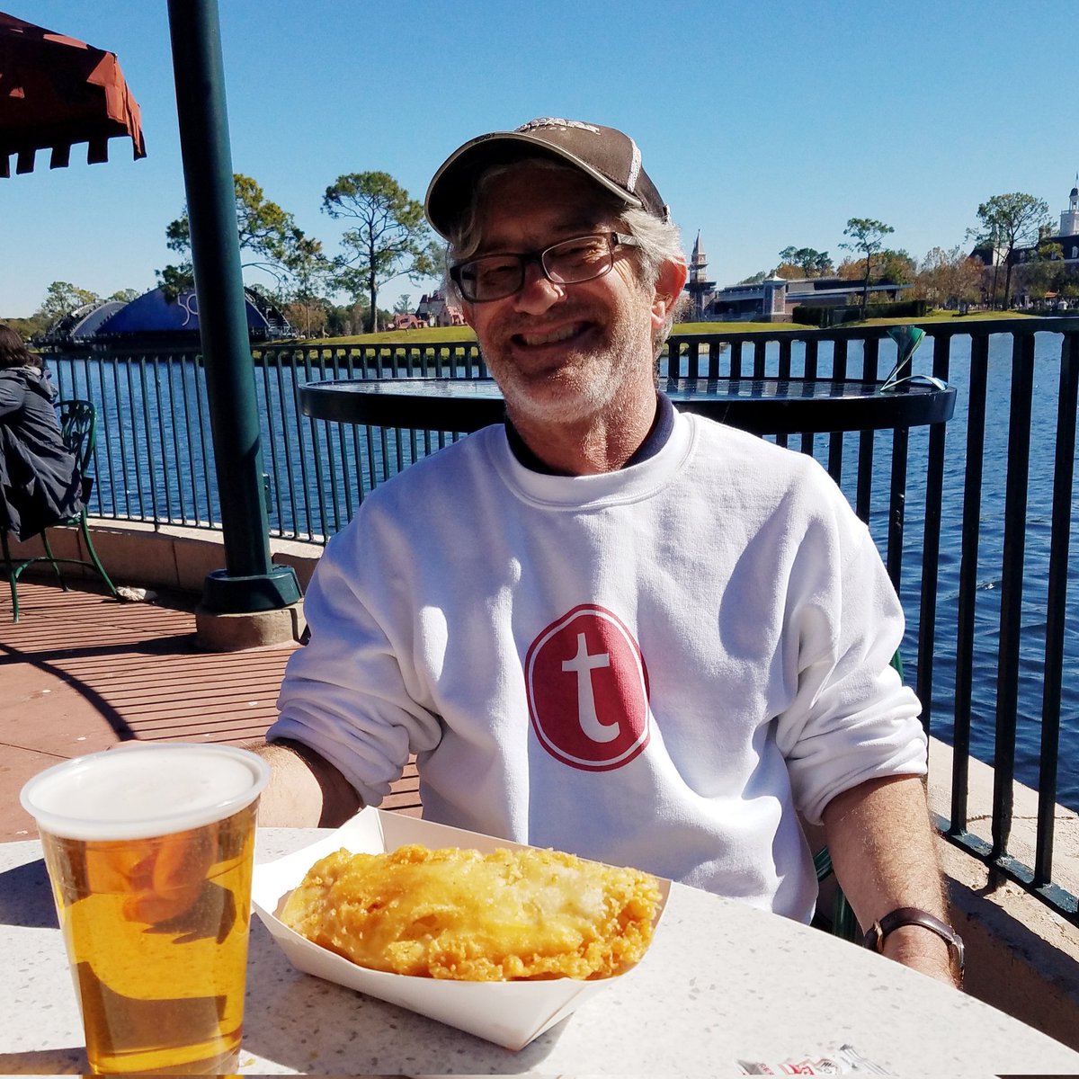 MOJoe995's tweet photo. Glorious afternoon in Epcot!
#wdwliners https://t.co/GDcZazvgXt