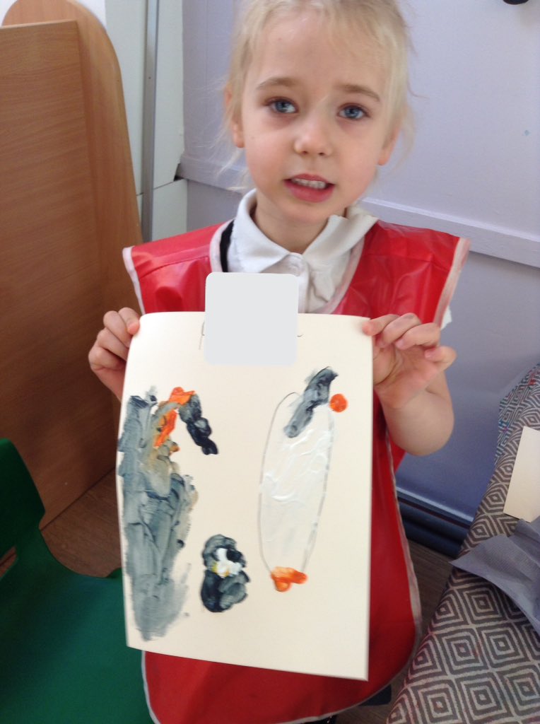 BroughPrimary's tweet image. EYFS- For our winter focus, we are learning about penguins and the Antarctic. The children have created some brilliant observational paintings of emperor penguins. It was wonderful to see the concentration on the children's faces! ❄️🐧✏️🌈☀️ #processoflearning #meaningfulart