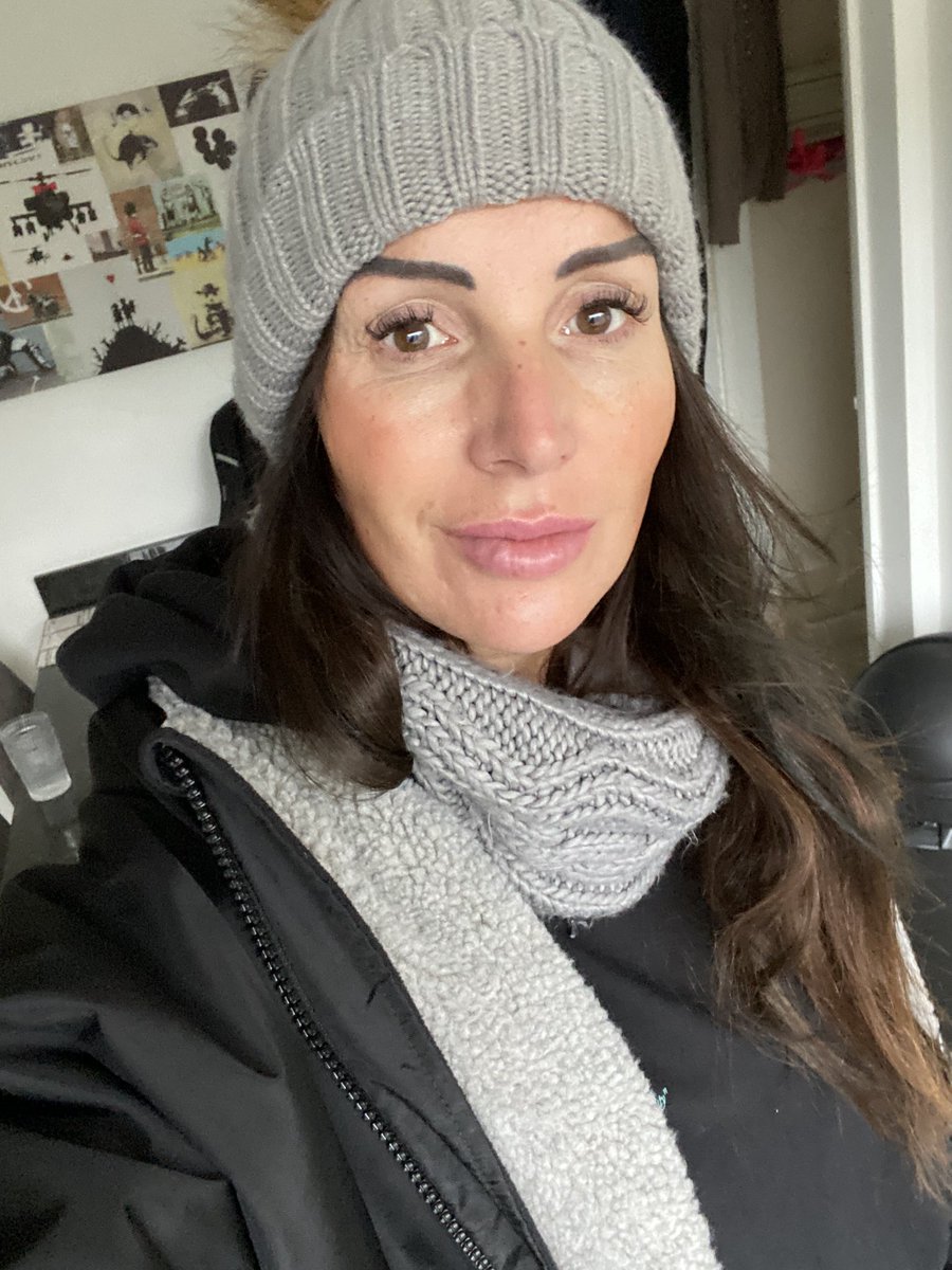 ChloeHaggerty13's tweet photo. 3 swims. 3 consecutive days. Cold. Water. Swimming. @Iceman_Hof #coldwater #seaswimming #hofmethod #mentalhealth #Wellbeing https://t.co/dUotpauJsD