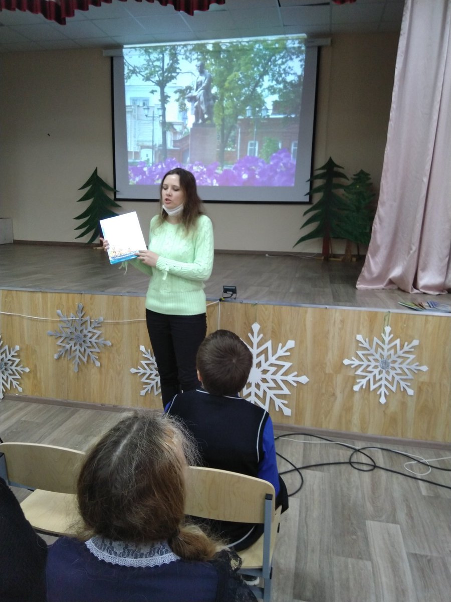creativebib8's tweet photo. Сегодня в рамках Недели краеведческой книги для учащихся 56-й средней школы были проведены презентации книг "Квестбук по Ульяновской области" и трэвел-скетчбука "Фрегат "Паллада": очерки путешествия" И.А. Гончарова. https://t.co/zrBUi5asu1